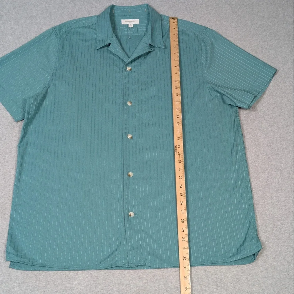 Banana Republic Resort Button Up Shirt Mens XL Tall Short Sleeve Textured